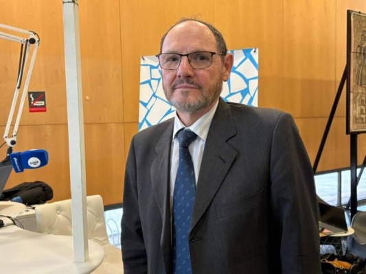 José A. Gonzalo: 