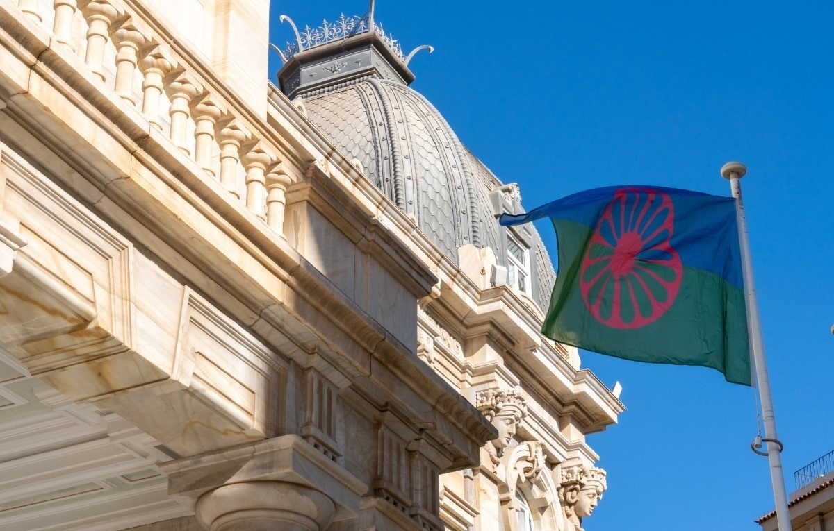 Bandera del pueblo gitano. - Foto: AYUNTAMIENTO DE CARTAGENA Bandera del pueblo gitano. - Foto: AYUNTAMIENTO DE CARTAGENA