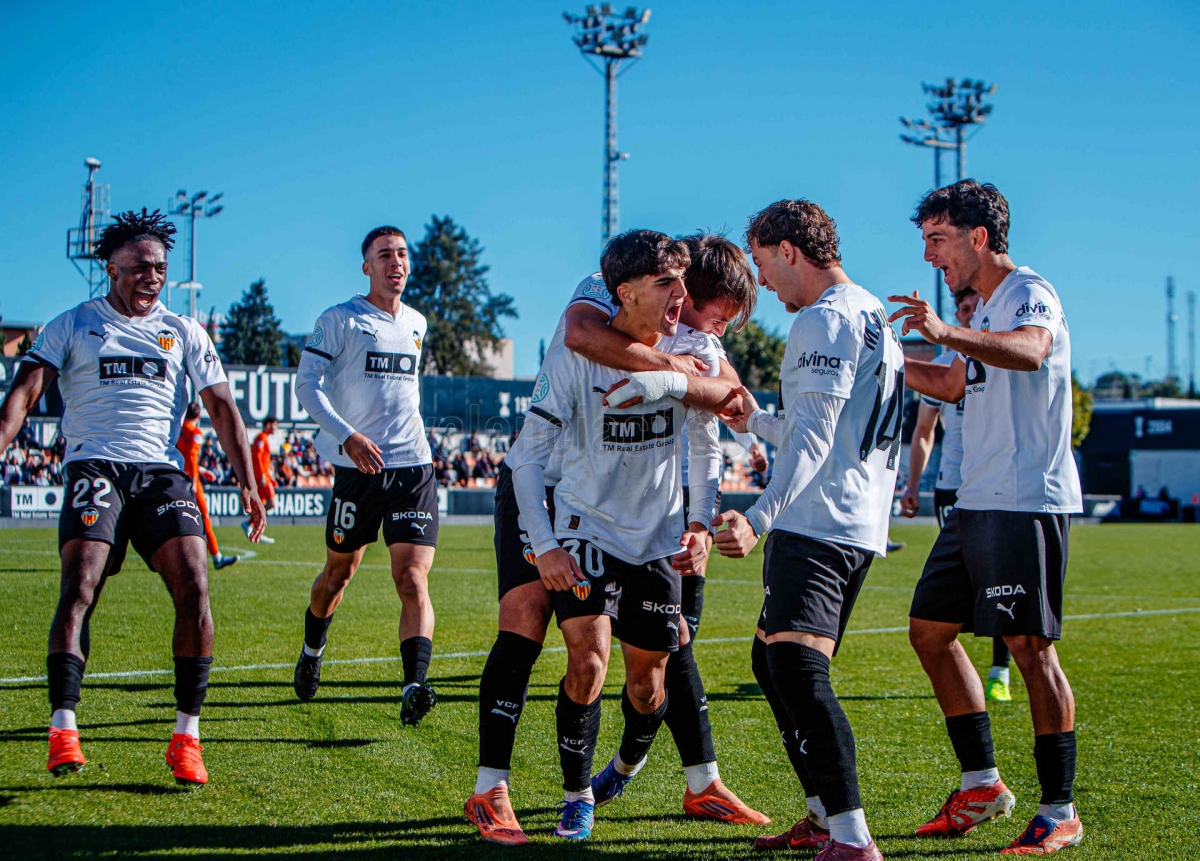 El Valencia Mestalla se impone al Torrent CF (2-1)