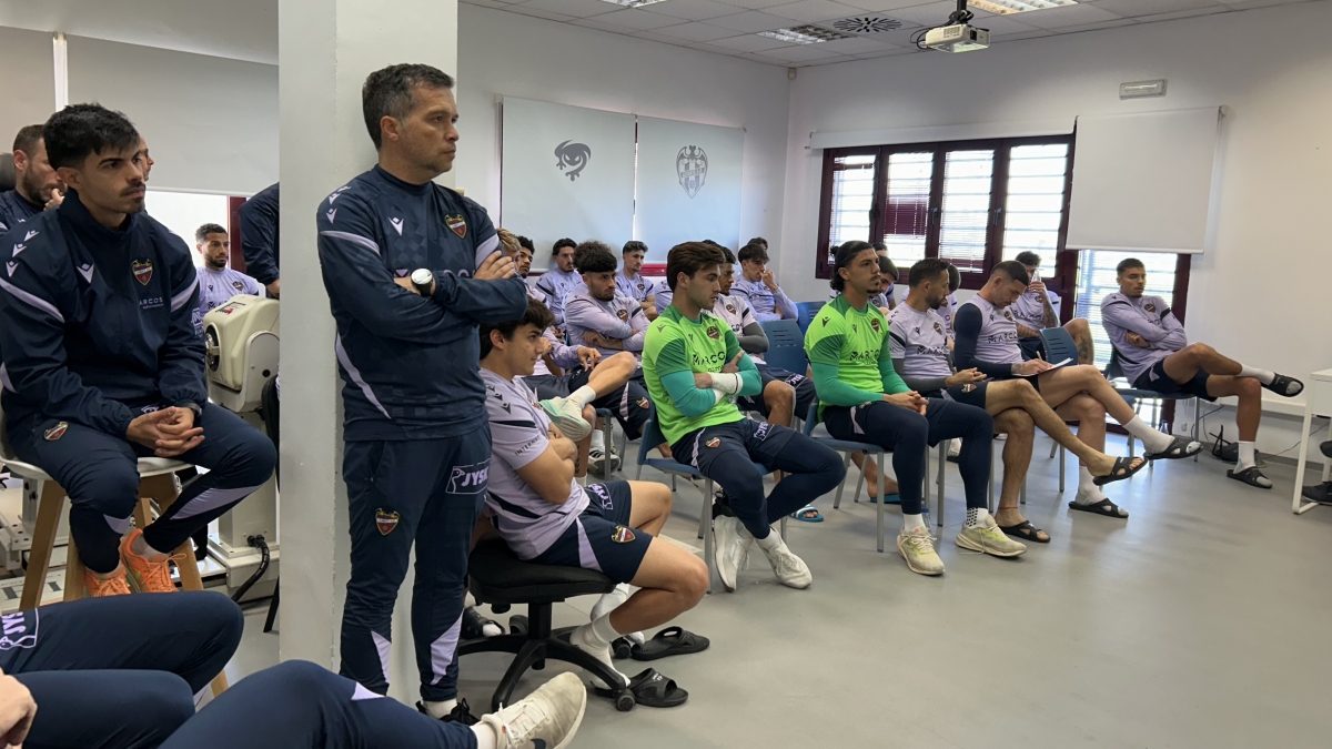 LaLiga traslada a la plantilla del Levante una sesión formativa sobre integridad