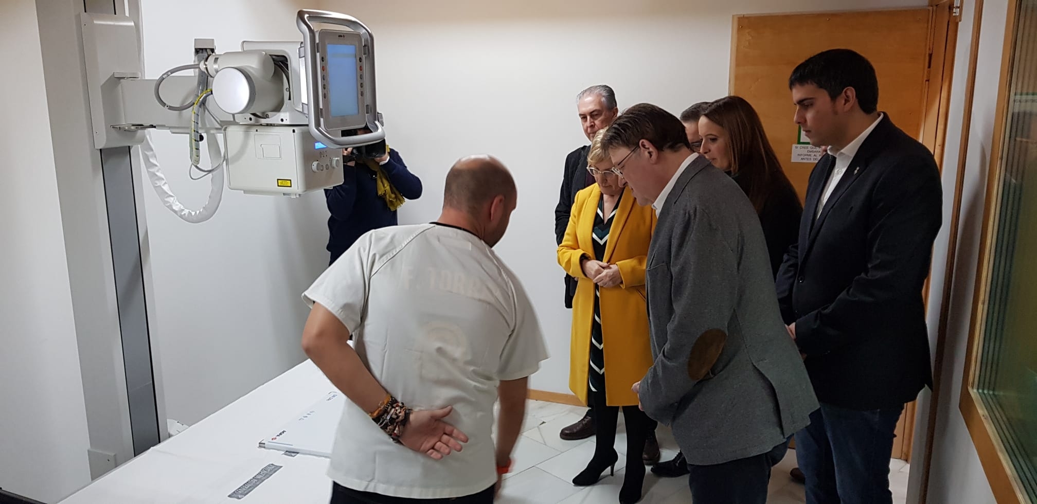 Puig durante la visita al centro de salud de Morella - Puig durante la visita al centro de salud de Morella -