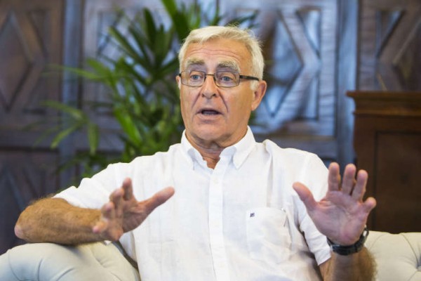 Ribó cede y quita la orden que daba un salario durante dos años a los exconcejales de València