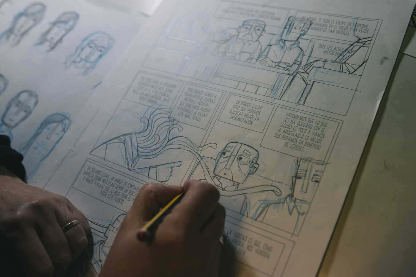 Cristina Duran dibuja una de las viñetas de El Día 3