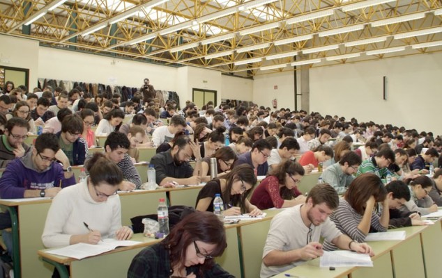 CCOO critica que Sanidad ha convocado este año 435 plazas MIR menos que en 2010