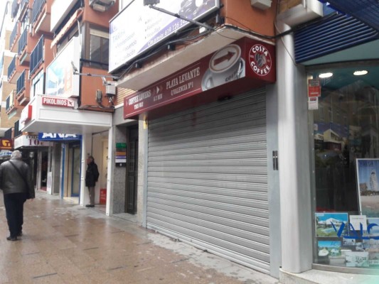 Costa Coffee echa el cierre en plena calle Gambo de Benidorm dos años después de su apertura