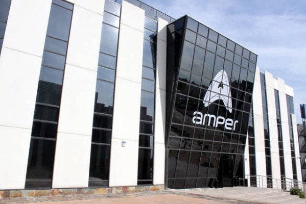 Amper cierra otra ampliación para financiar posibles posibles oportunidades de inversión 