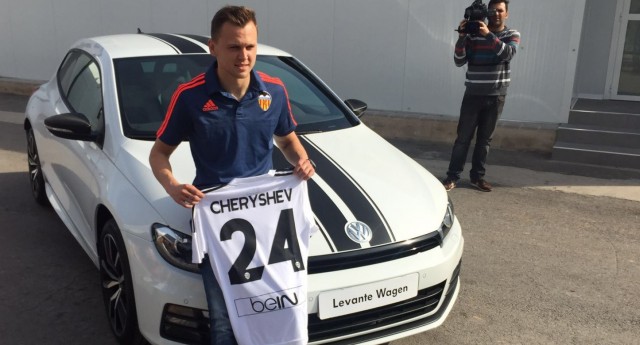 El Valencia inscribe en la Europa League a Cheryshev, Zahibo y Alves y deja fuera a Bakkali y Siqueira