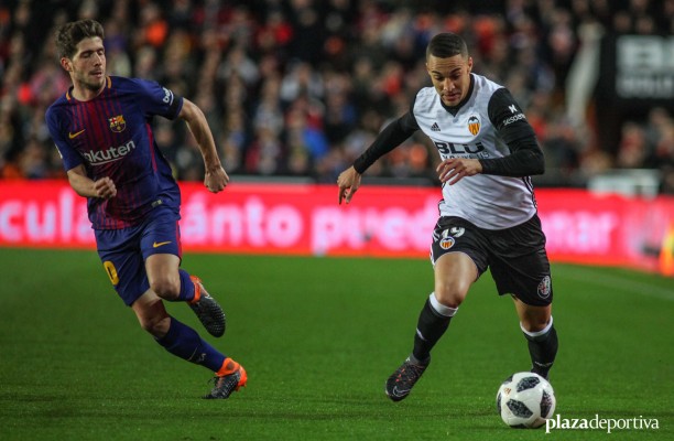 Rodrigo se retiró del partido ante el Barça por molestias físicas