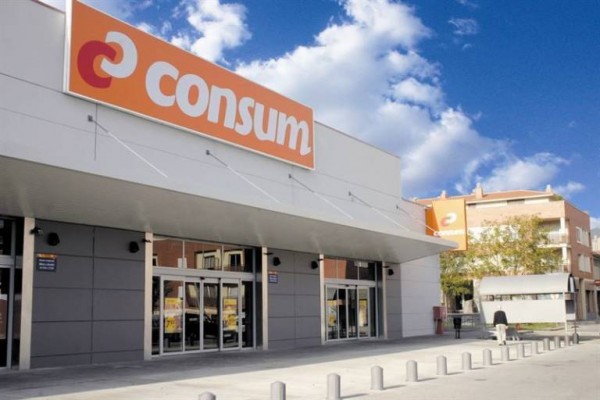 Consum deja de etiquetar algunos productos en valenciano y recibe críticas en las redes 