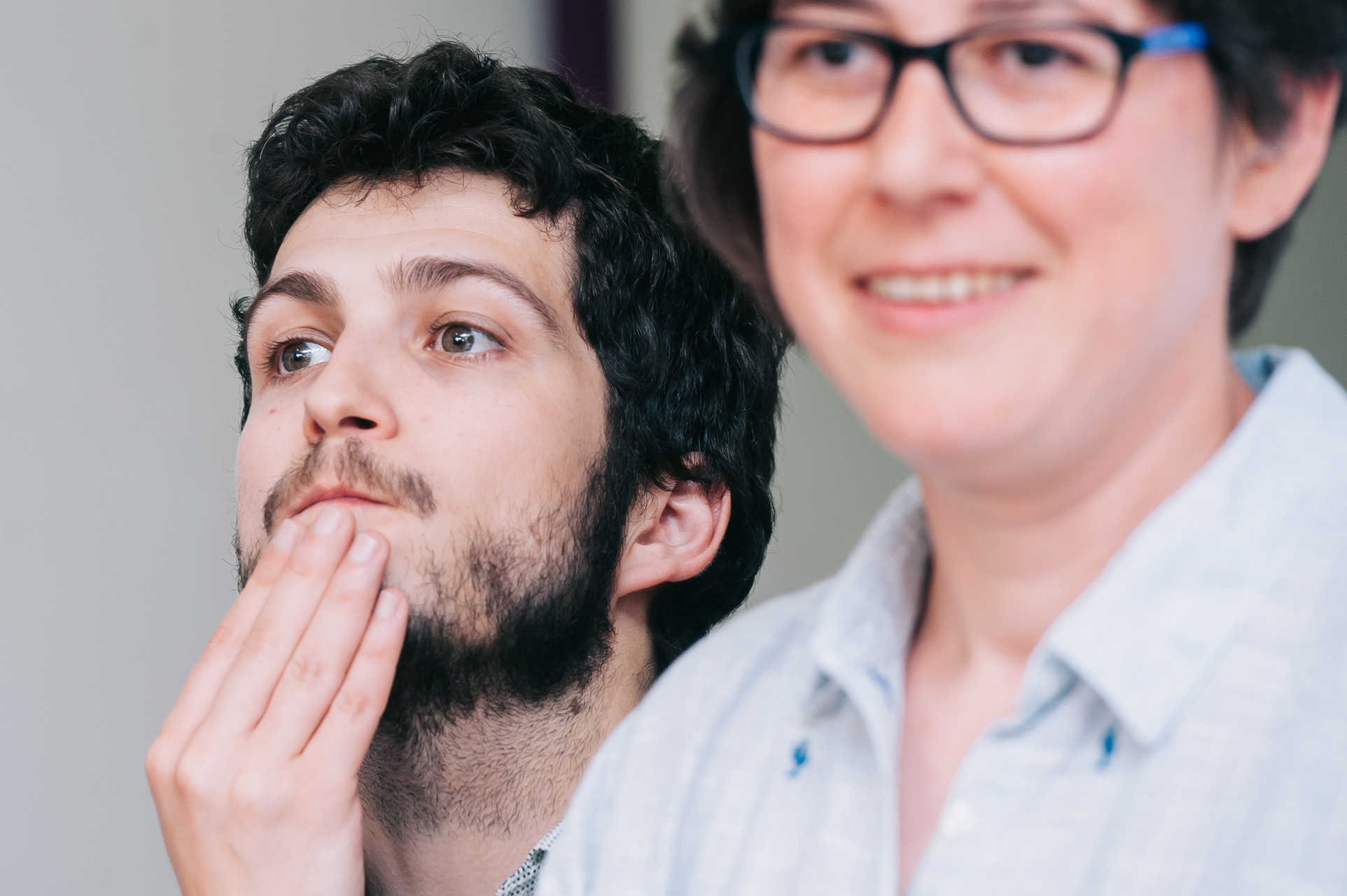 Antonio Estañ, reflexivo, junto a la senadora Pilar Lima, quien lucho por el liderazgo en las primarias de Podemos. Foto: KIKE TABERNER - 