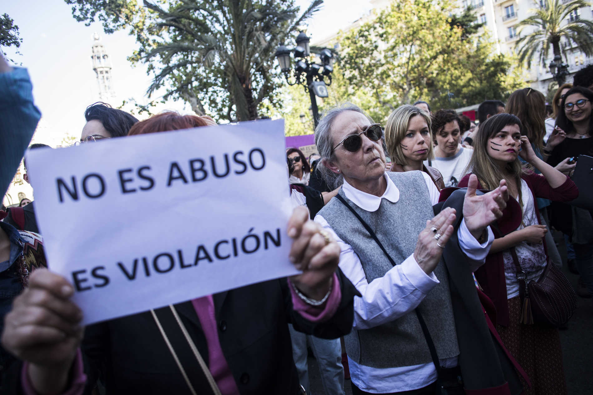 Manifestación en València contra la sentencia de 'la manada' (Fotos: EVA MÁÑEZ)