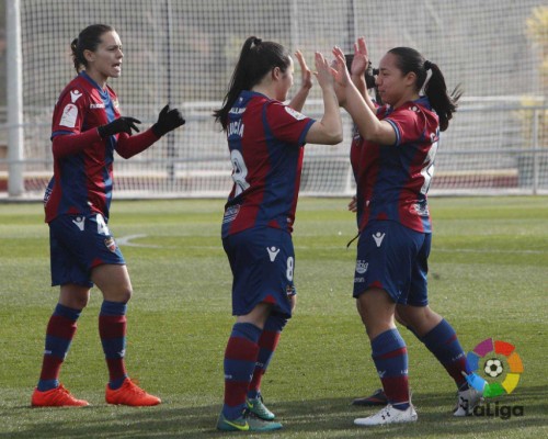 Un golazo de Charlyn y una parada de Noelia salvan al Levante 