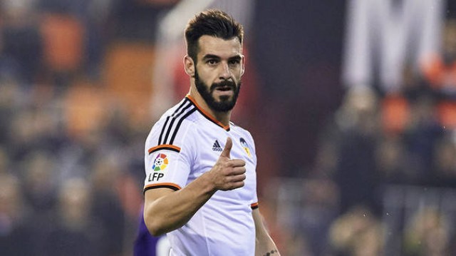 Álvaro Negredo busca meterle un gol... a la bolsa llenando de acciones su sicav