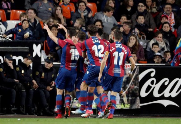 Postigo casi amarga el derbi al Valencia