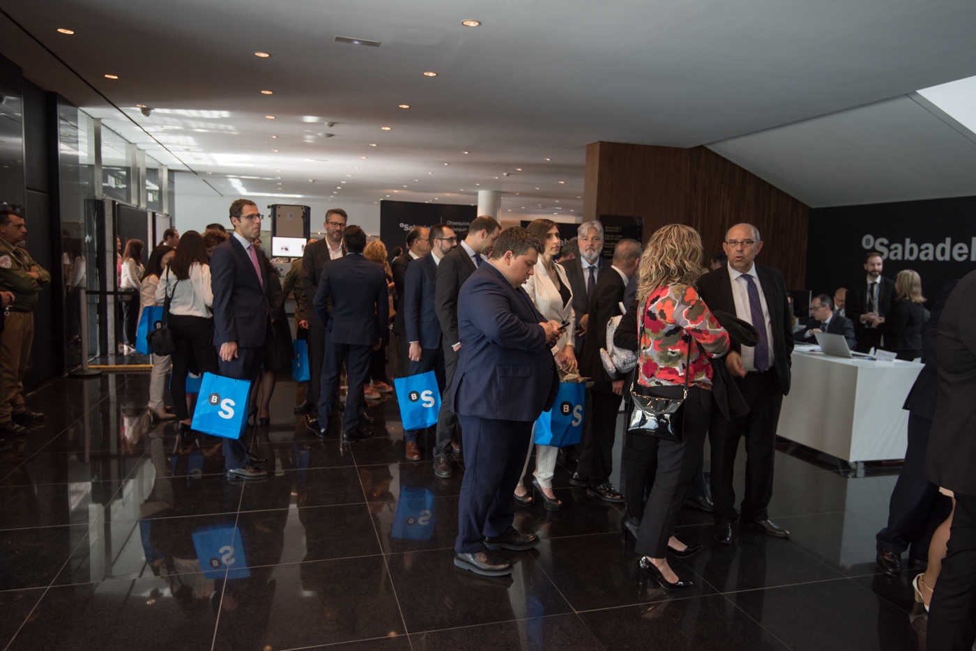 Junta de accionistas del Banco Sabadell en Alicante (Fotos: RAFA MOLINA)