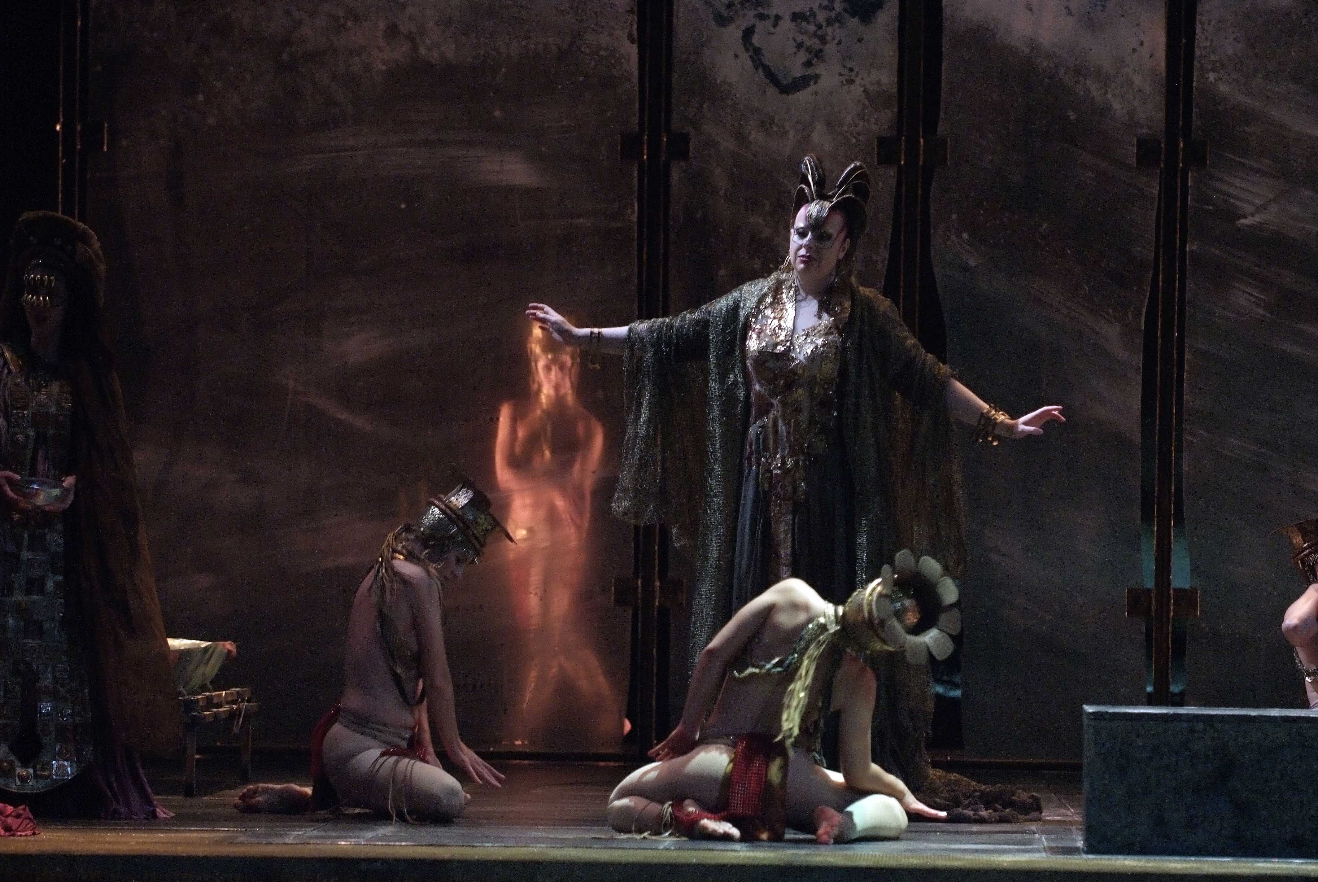 Fotos del montaje en Les Arts de 2010 - 