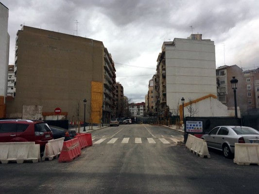 La calle Palleter tumba el muro que la dividía y gana 100 viviendas de lujo