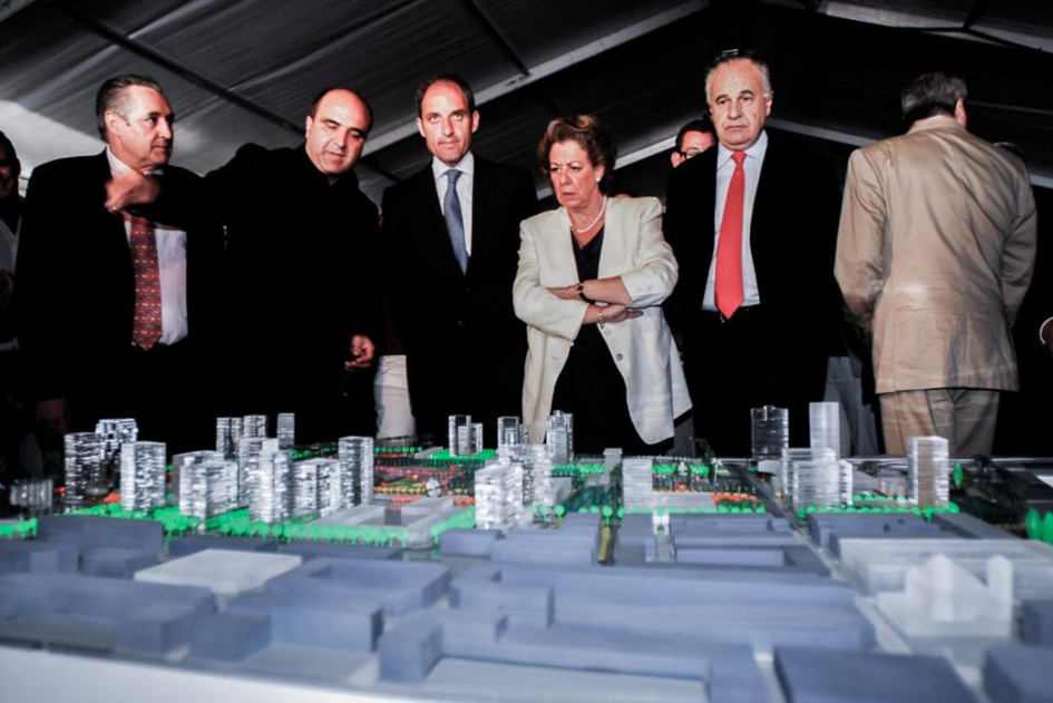 José Fermín Doménech, a la izquierda, en la presentación de Sociópolis en 2006. - 