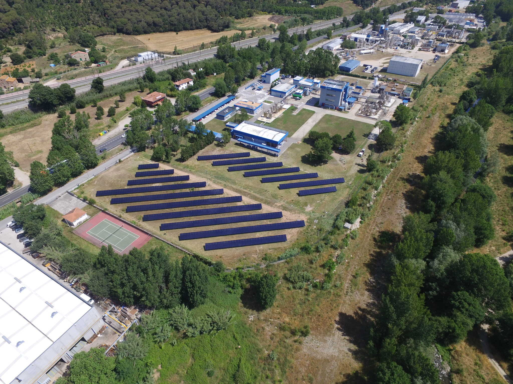 Campo solar en la planta química de Almirall de Sant Celoni - 