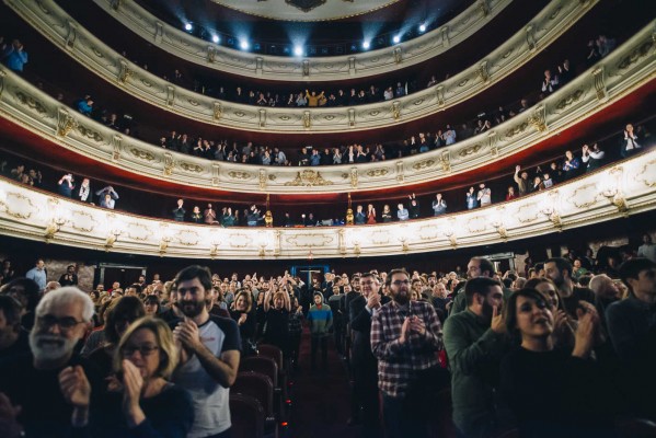 Senior i el Cor Brutal omplen el Teatre Principal amb 