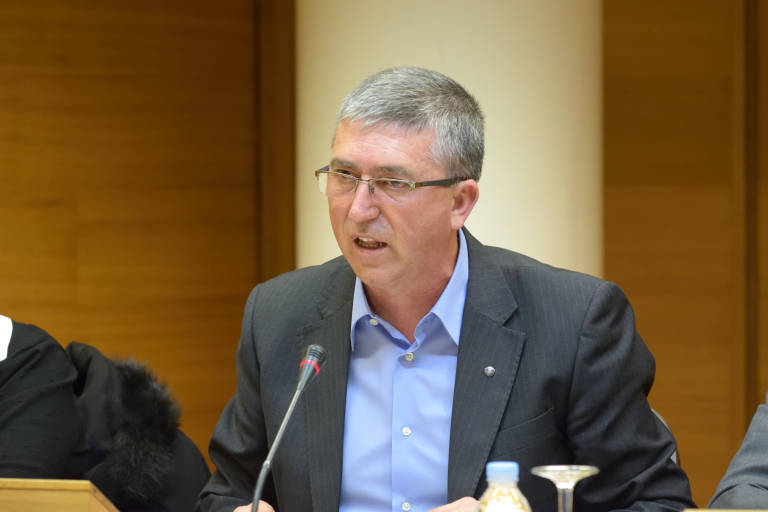 Climent confía en el 'seny' de los diputados para que se apruebe el pacto sobre horarios comerciales