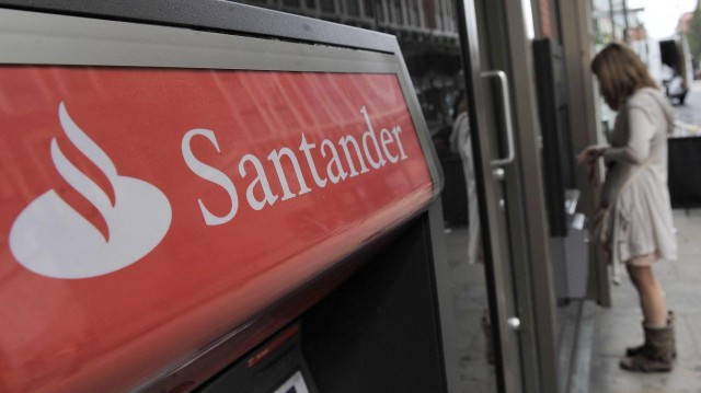 Santander cubre con adscripciones voluntarias la mayor parte del ERE y hará 20 despidos forzosos