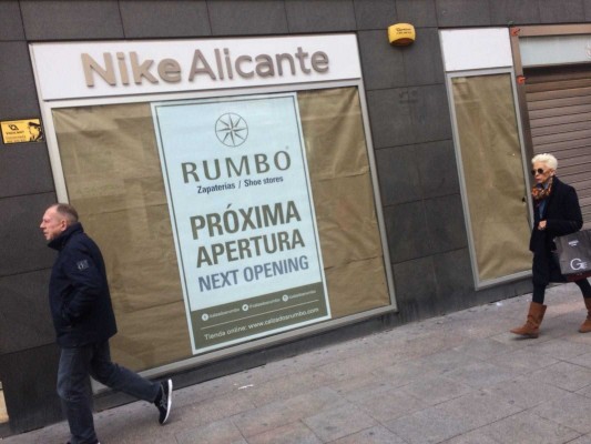 El dueño de Zapaterías Rumbo deja la franquicia de Nike y cambia el rótulo de su local en Maisonnave