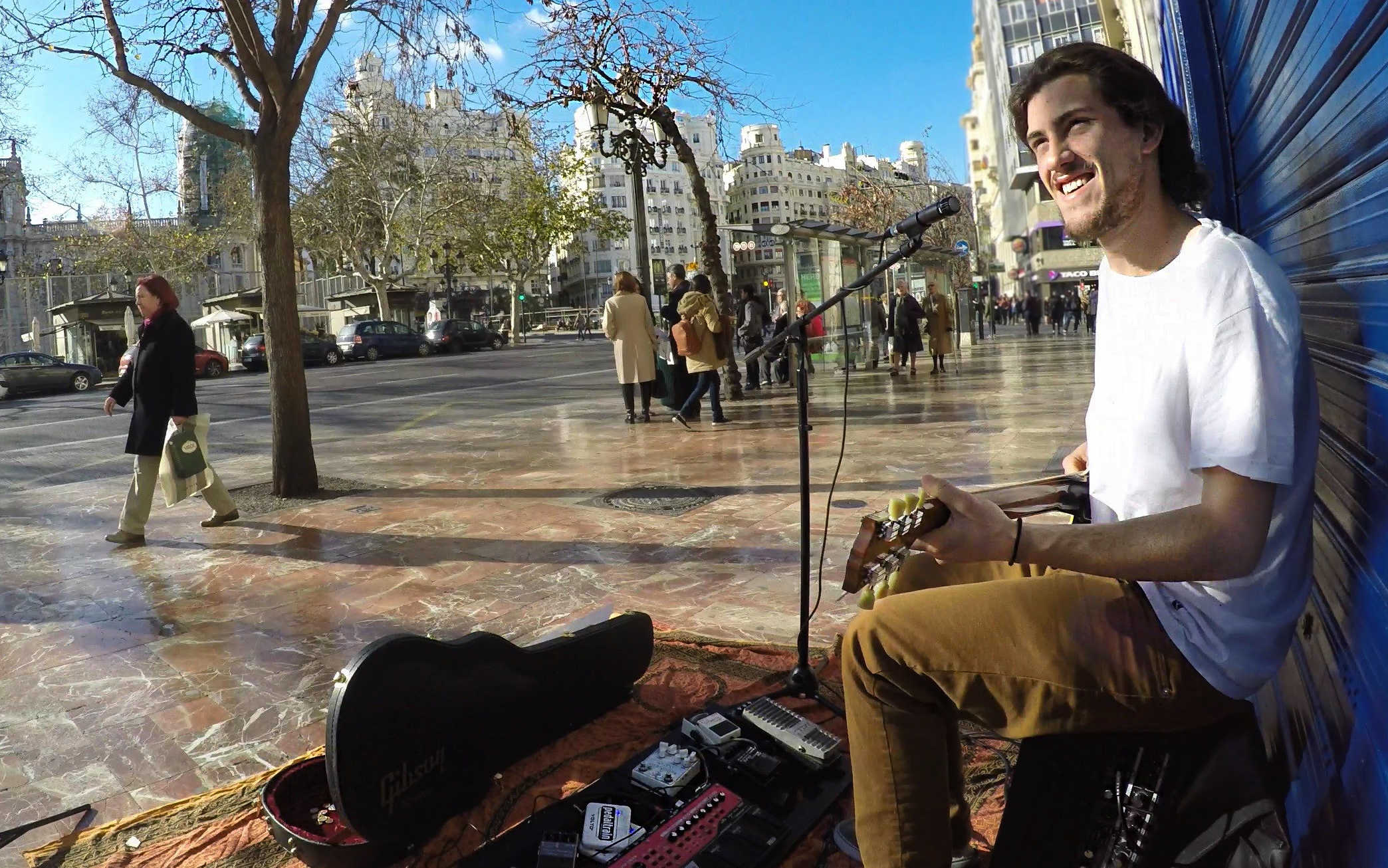 El músico callejero Borja Catanesi se abre al 'crowdfunding' para costear su primer disco