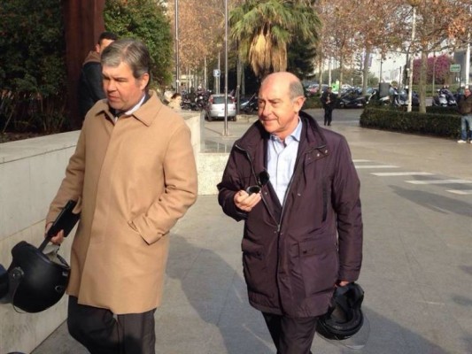 Novo sigue imputado tras comparecer ante el juez, pero no renuncia al acta de concejal 