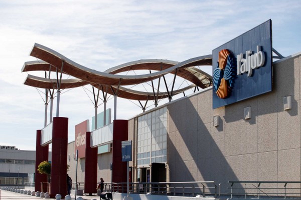 Los comercios abrirán en Elche once domingos y festivos, un día más de los pactados inicialmente 
