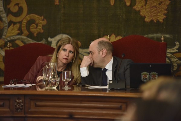 El PSOE saca adelante las cuentas con sus exsocios y Sepulcre entre críticas a Echávarri y al PP