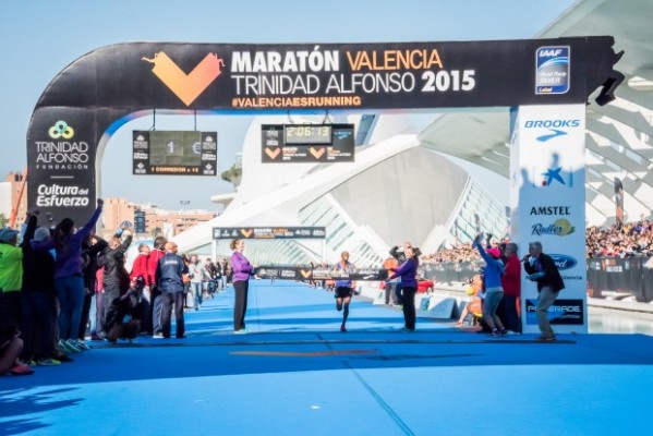 Maratón Valencia ofrece volver a correr a los que no llegaron al final 2015