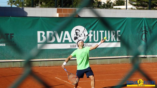 BBVA y la Academia de Tenis Ferrer renuevan el convenio para el patrocinio del Torneo Future Vila de Xàbia