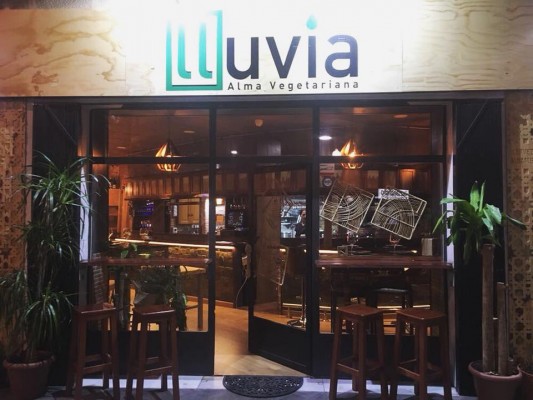 La oferta vegana de Alicante se reinventa: 'El Gulugú' renace convertido en 'Lluvia'
