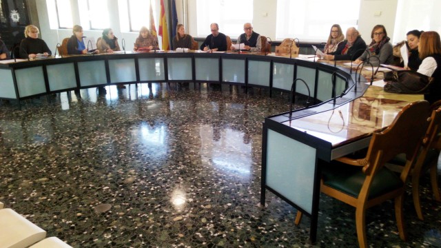 Massanassa renueva el convenio del 'cheque bebé' con los empresarios locales