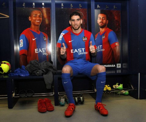 El Levante ya tiene el pase de Medjani y podría jugar ante el Barcelona