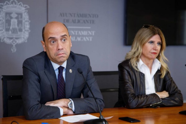 Hasta los votantes socialistas quieren a Eva Montesinos como futura candidata del PSOE 