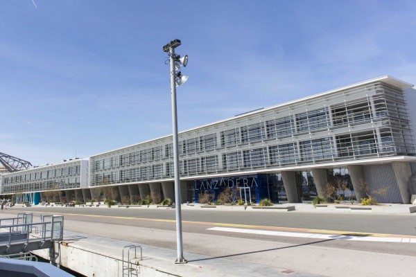 Freno a los coches en la Marina de València: se cerrarán los viales interiores y se instalará parking de pago
