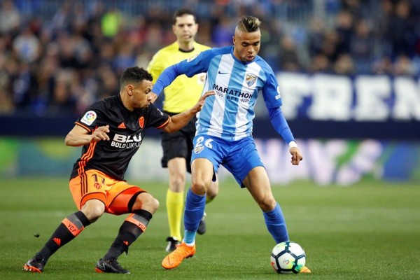 El Valencia remonta en La Rosaleda y se mantiene firme en la lucha por la Champions