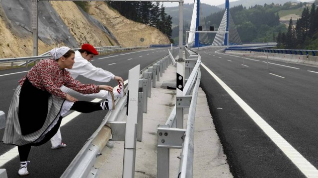 Fomento emprende el miércoles el 'rescate' de nueve autopistas y costará de 2.000 a 4.500 millones