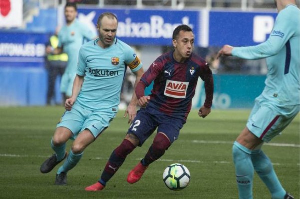Orellana vuelve a brillar con el Eibar pero acaba expulsado