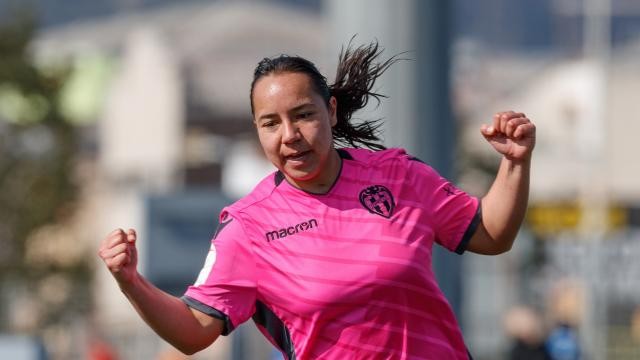 Charlyn castiga al Espanyol con un póker de goles en el debut de Kino