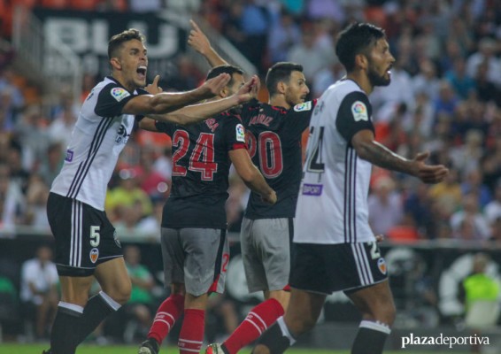 Los centros laterales son el gran talón de Aquiles de la defensa del Valencia CF