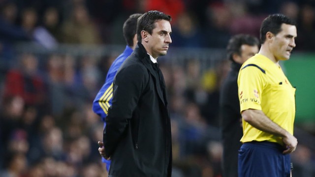 Gary Neville, al borde del abismo