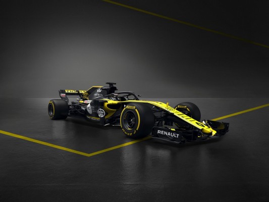 Carlos Sainz presenta su nuevo R.S.18 con el que disputará su cuarta temporada en la F1