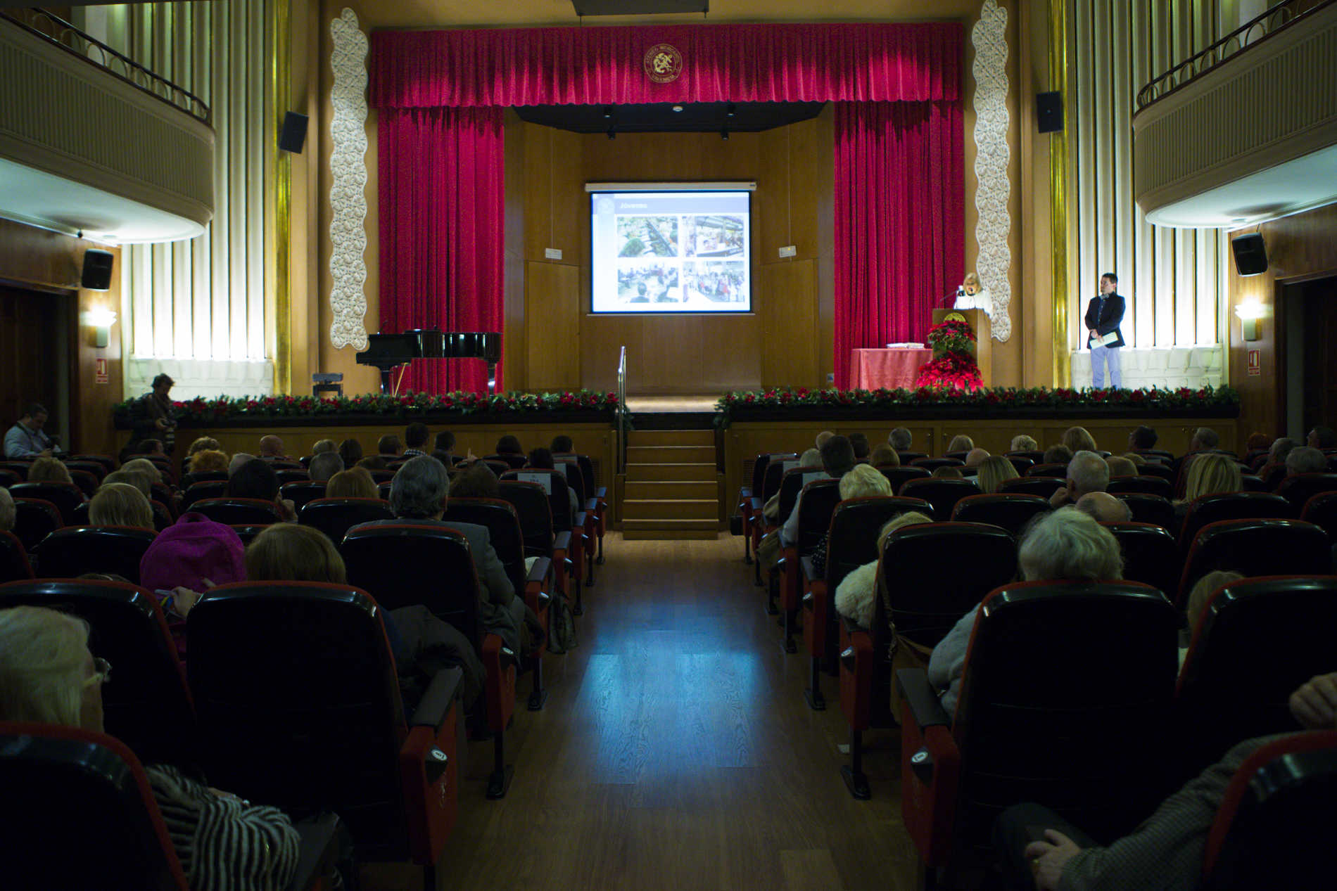 'Historia de una escalera' se sube al Ateneo Mercantil para reconstruir el teatro de Catarroja