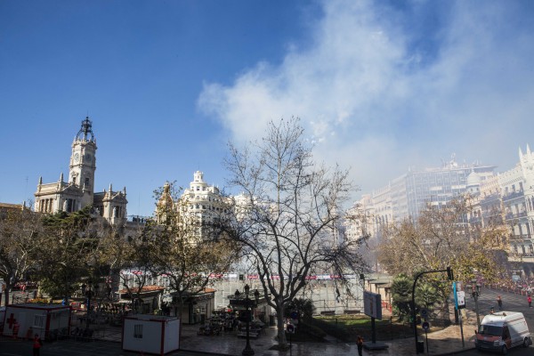 València prohibirá la presencia de público en ocho calles durante la mascletà por seguridad


