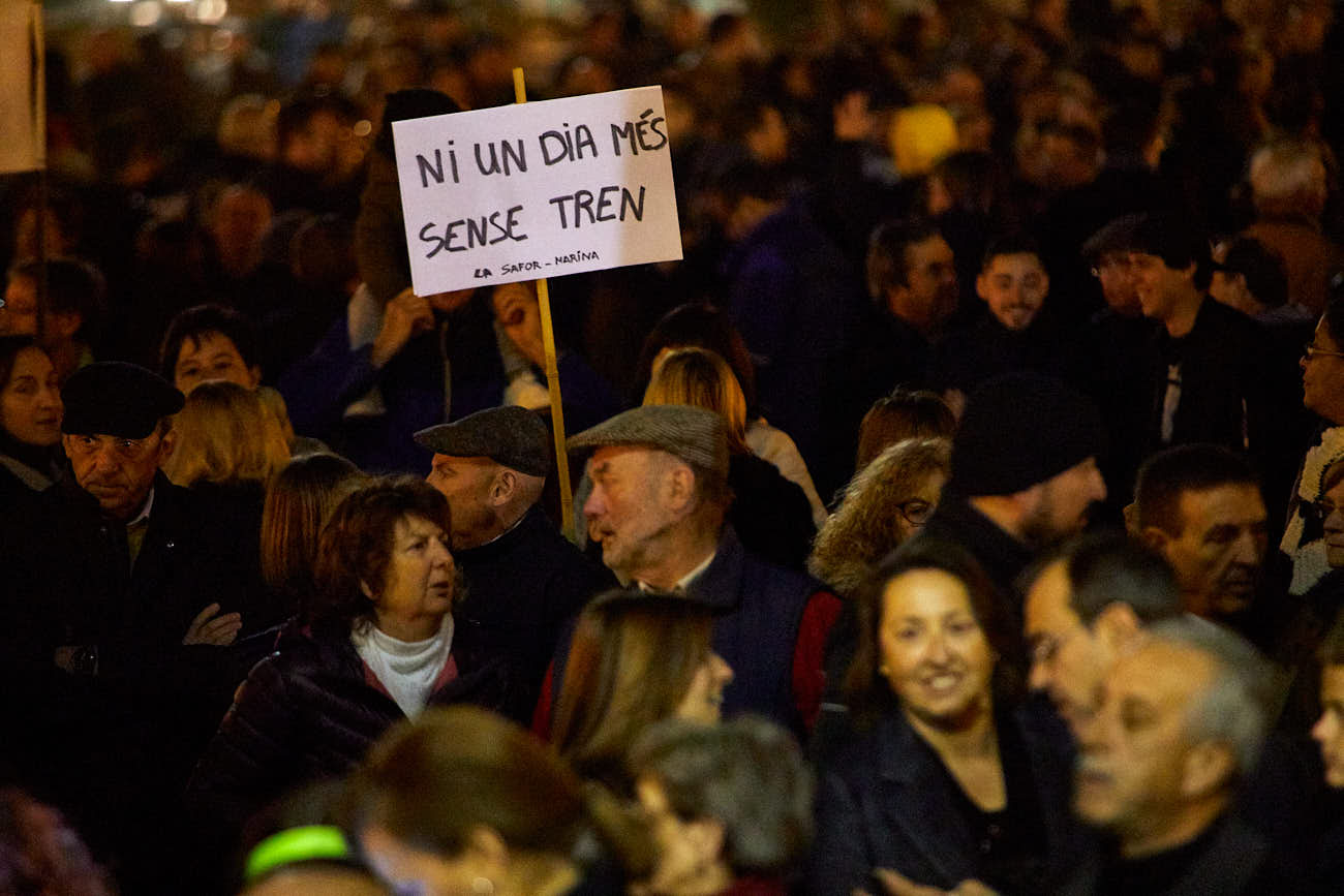 Manifestación en Oliva para exigir el tren Gandia-Dénia (Fotos: NATXO FRANCÉS)