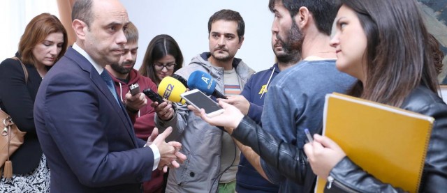 Echávarri baraja movilizaciones para que Fomento quite la vía sur de la costa

