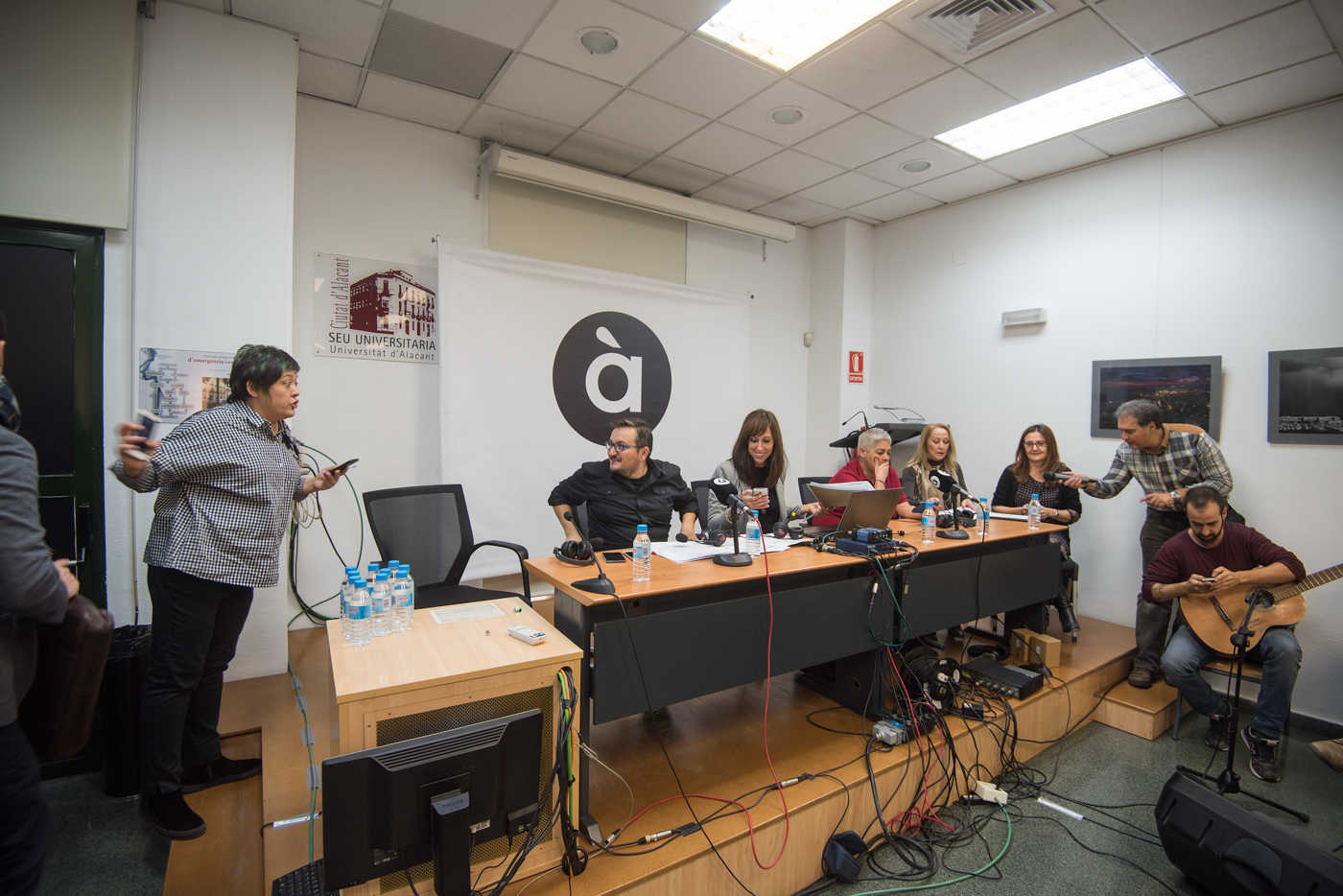 À Punt Ràdio emite desde Alicante (fotos RAFA MOLINA)